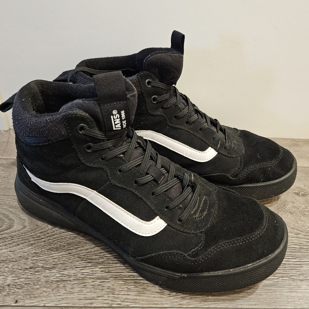 Vans Exo black and white barely worn
